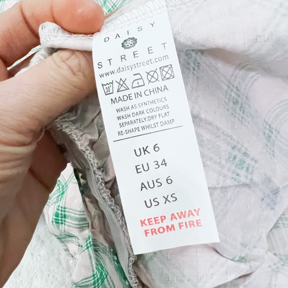 NWT- Dolls Kill DAISY STREET Balloon Pink/Green Puff Sleeved Plaid Ruffle Top - Picture 8 of 12